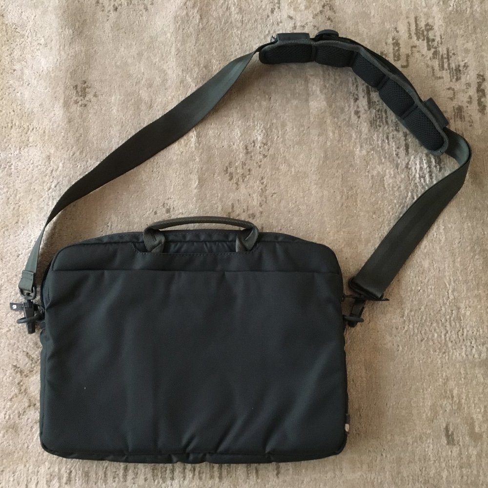 13in MacBook case (incase)